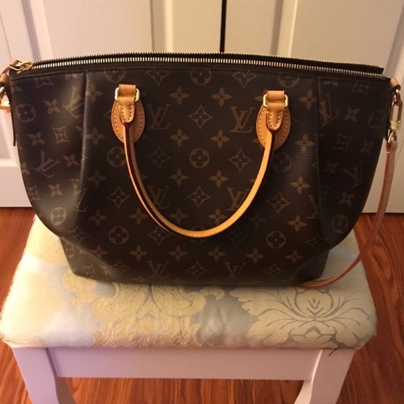 SOLD!!!! Authentic Louis Vuitton Turrene MM - Picture 2 of 6